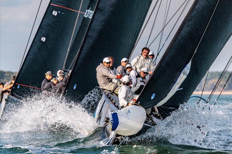 Jeden wyścig o zachodzie słońca. Aleph Racing przejmuje prowadzenie na mistrzostwach świata RC44 w Cowes
