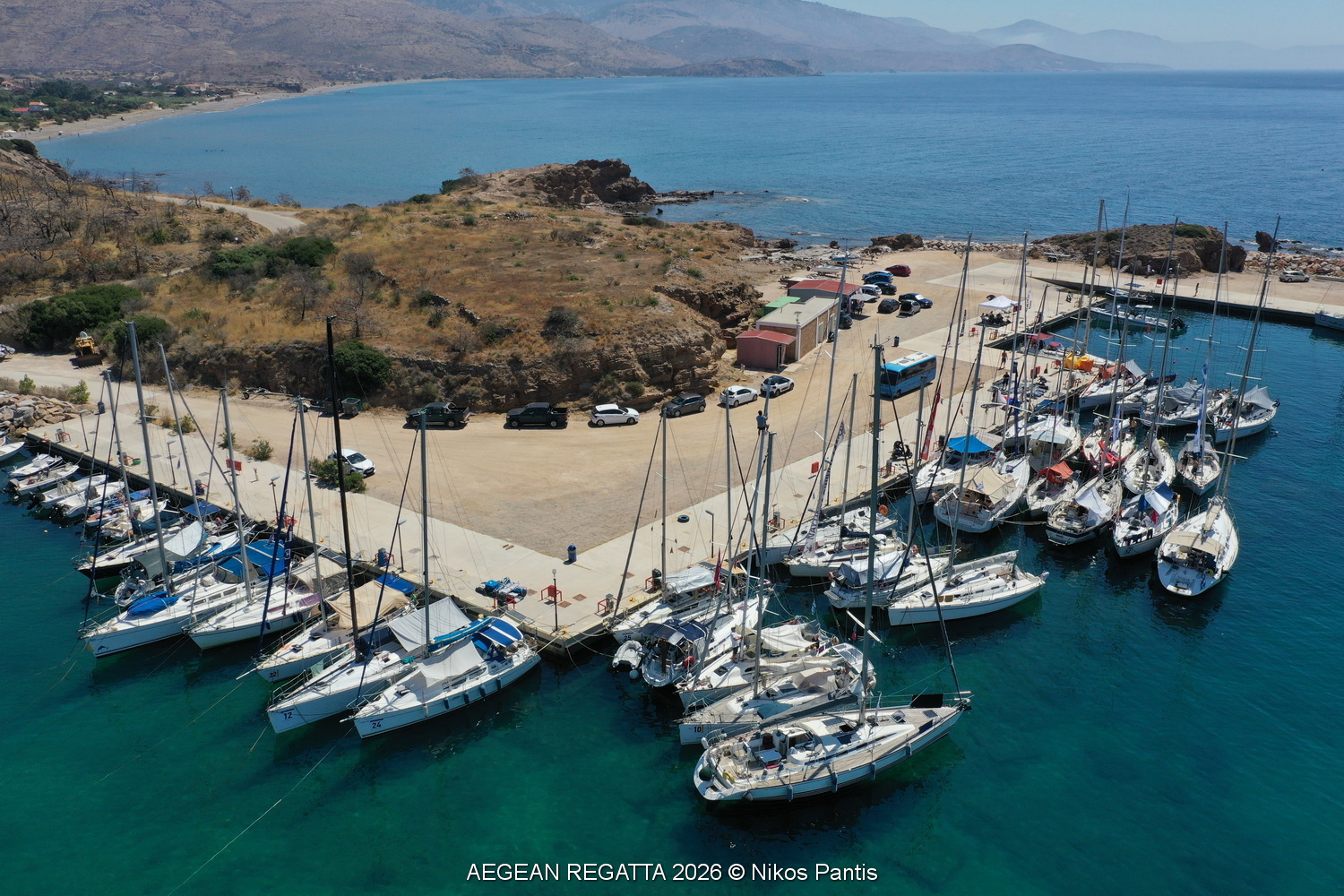 Siedemdziesiąt pięć jachtów w drodze na Fournoi. Aegean Regatta 2026 wystartowała z Chios