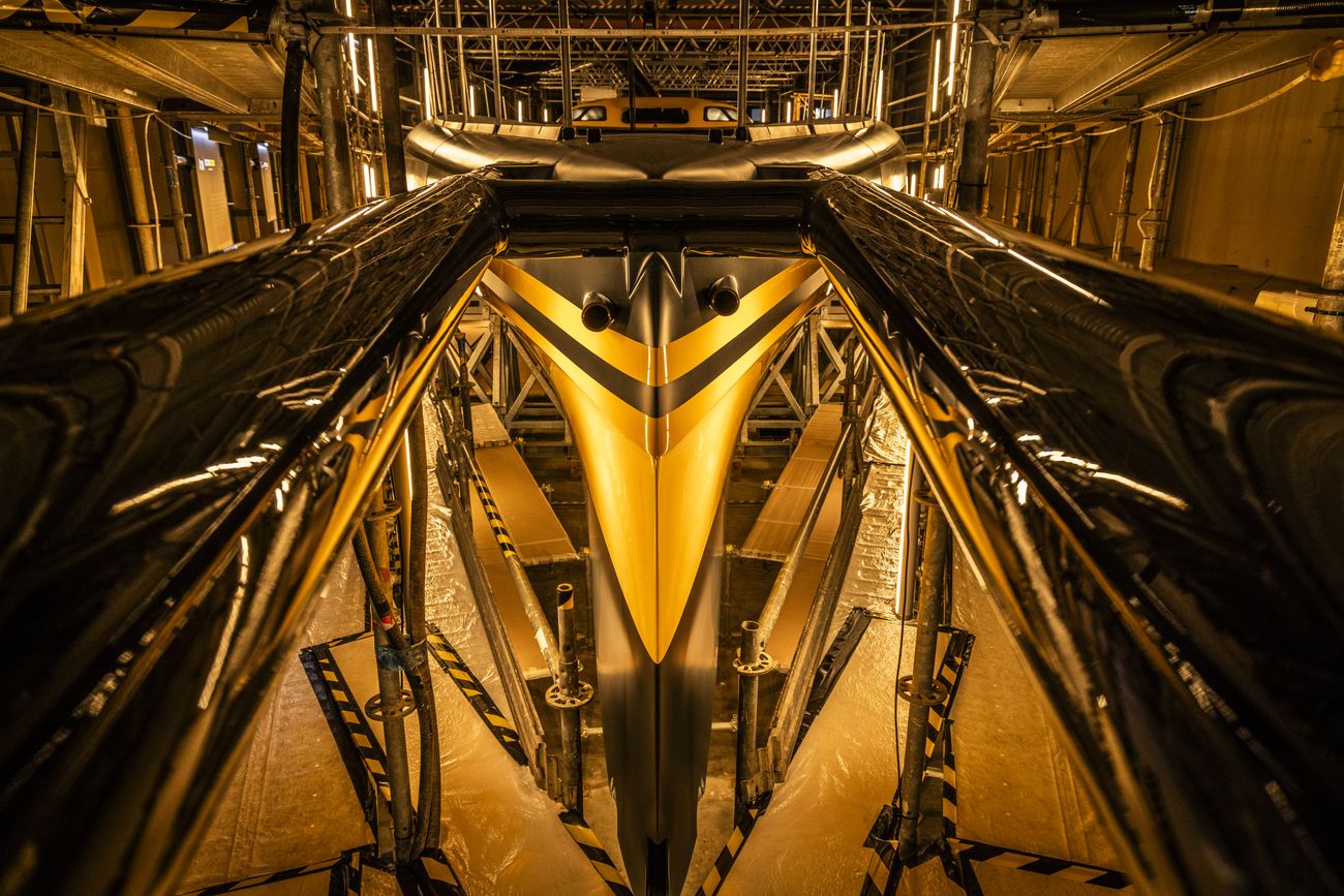 Spód i rufa kadłuba Ferrari Hypersail z włókna węglowego