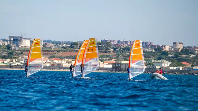 Polski mistrz świata Raceboard szkolił Afrykę przed Młodzieżowymi Igrzyskami Olimpijskimi w Dakarze