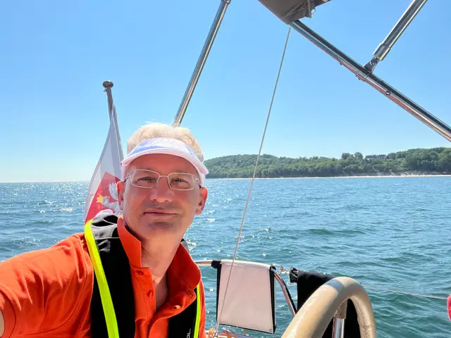 Mijam Rozewie, płynąc na motyla wzdłuż plaż