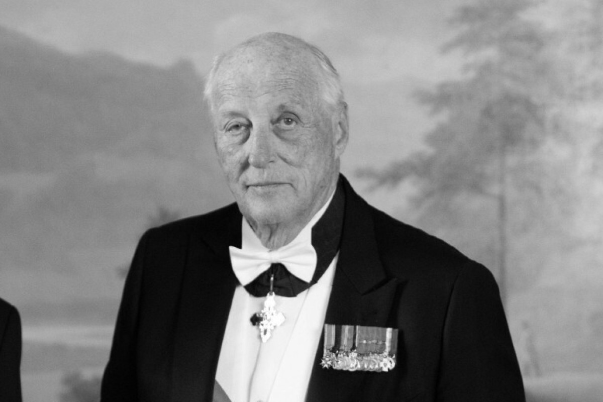 Nie żyje król Norwegii Harald V. Ścigał się pod żaglami do 85. roku życia