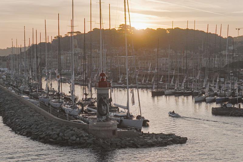 Kismet po raz drugi wygrywa Centenary Trophy. Dzień wyzwań na Les Voiles de Saint-Tropez, J Class czeka na wiatr