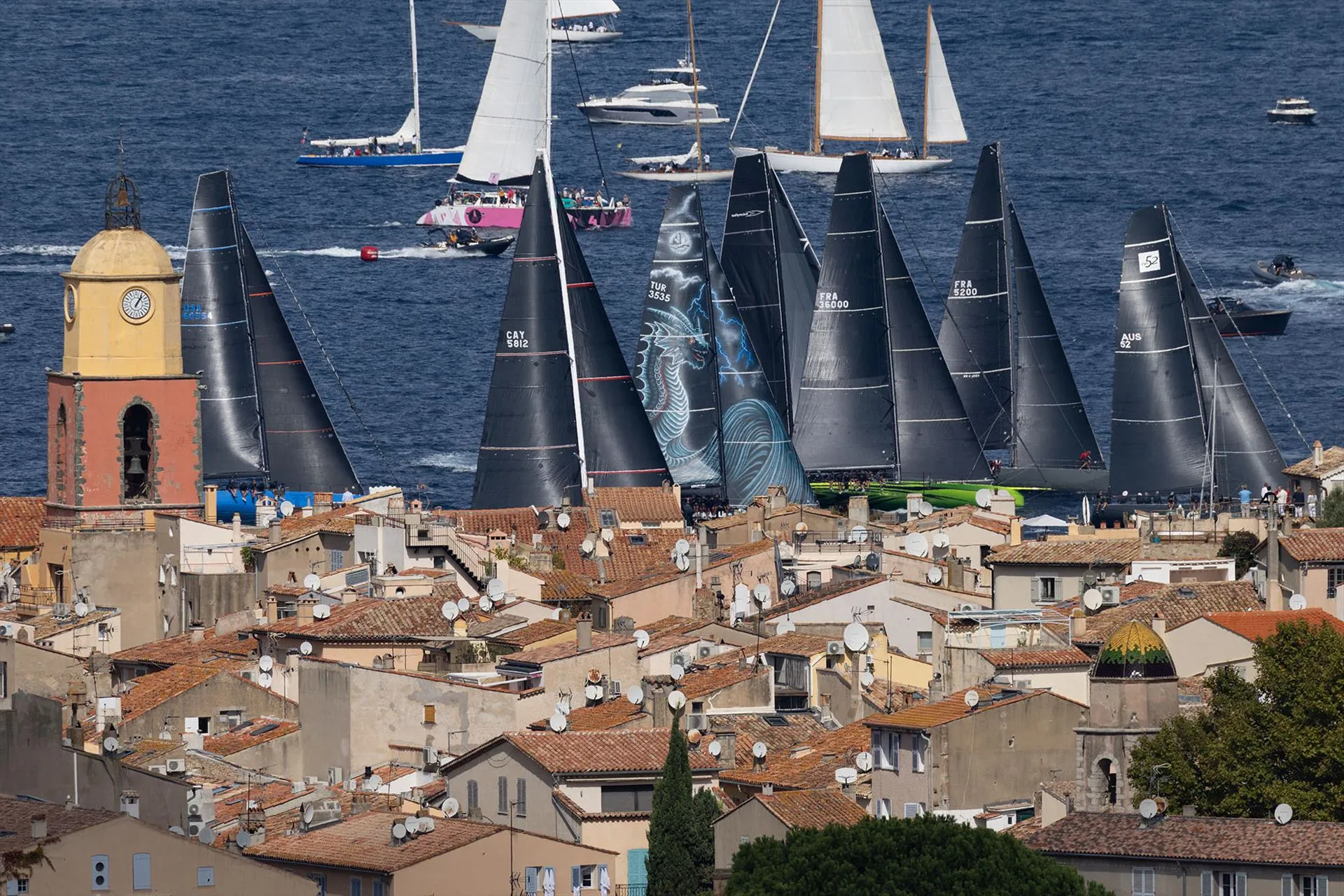 Trzy jachty klasy J i szkuner Atlantic. Les Voiles de Saint-Tropez otwierają jesień jachtingu