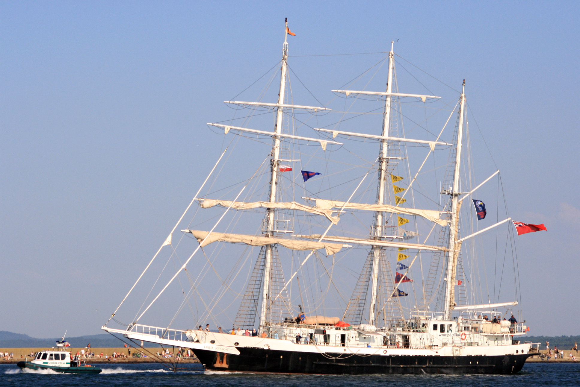 Lord Nelson wrócił do żeglugi pod banderą Malezji