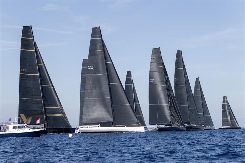Rekordowe 51 maxi i powrót klasy J. Jethou, Lyra i Svea wygrywają pierwszy dzień Les Voiles de Saint-Tropez
