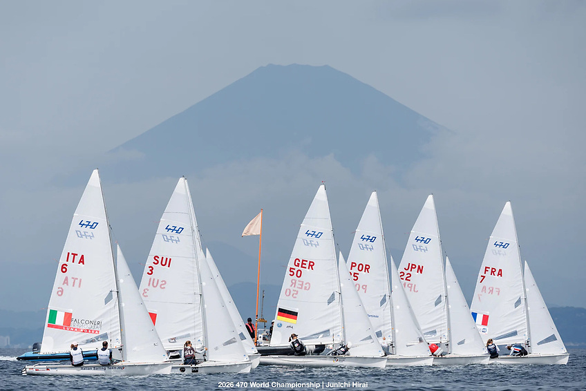 Flota klasy 470 podczas mistrzostw świata w Enoshimie, 2026