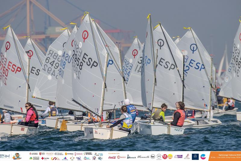 Wyścig Optimistów drugiego dnia OptiOrange Regatta 2026