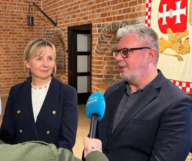 Agata Sitko z GROUP AV i dyrektor NMM Szymon Kulas podczas prezentacji wystawy
