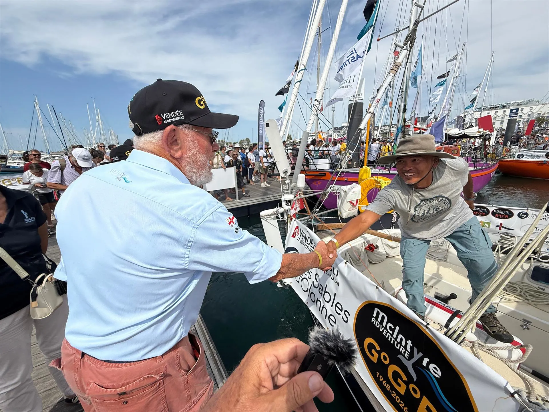 Knox-Johnston pożegnał każdego z osobna, potem zaczęła się Zatoka Biskajska. Golden Globe Race na oceanie