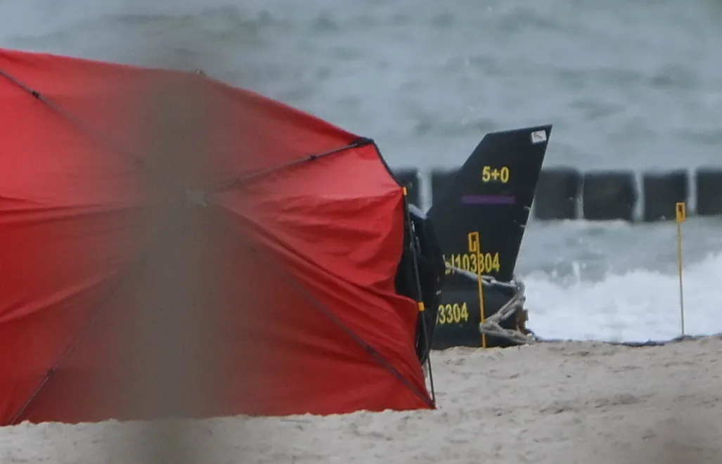 Wojskowy bezzałogowiec na plaży w Rusinowie