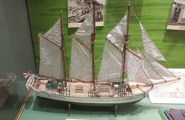 Model pierwszego jachtu ZHP, "Zawisza Czarny w zbiorach Narodowego Muzeum Morskiego w Gdańsku. Zbudowany jako statek handlowy w 1902, w 1934 zakupiony na statek szkolny. Ze względu na stan techniczny zatopiony w 1949