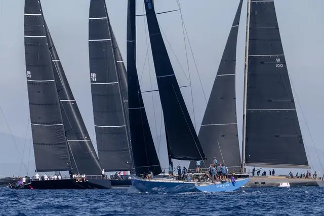 Today's Maxi 1 winner Jethou (left), while Deep Blue came out top among the Maxi 100s