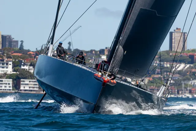 Tribeca LOYAL na Sydney Harbour podczas próbnego rejsu przed prezentacją