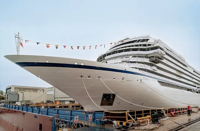 Wodowanie statku wycieczkowego Viking Astrea w stoczni Fincantieri w Ankonie