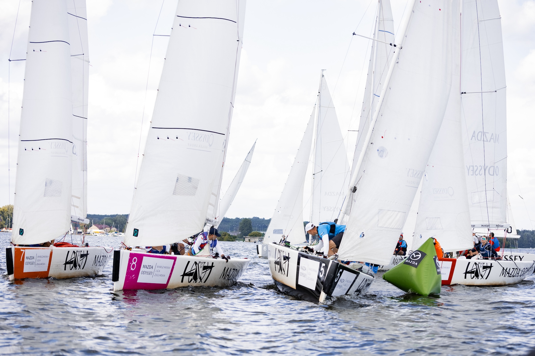 Ustawienie floty TOM28 przed startem wyścigu