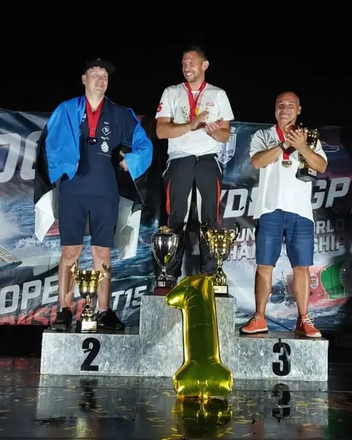Marcin Zieliński MISTRZA ŚWIATA 🥇 w motorowodnej Formule 500