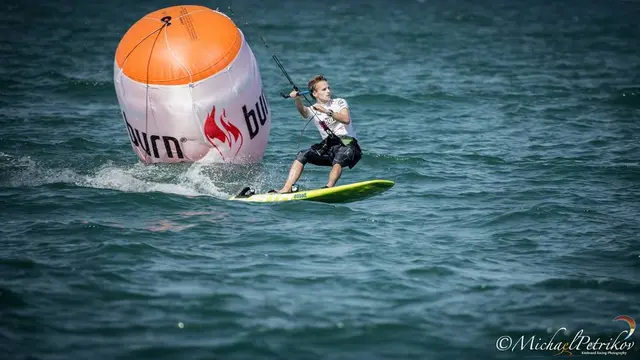 Dwóch Polaków powalczy o mistrzostwo świata w kiteboardingu