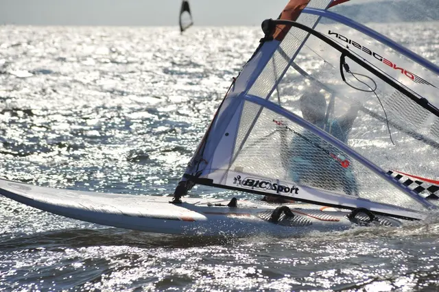 Ustka pełna windsurferów