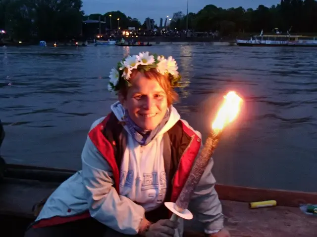 Nocna parada łodzi na Święto Wisły