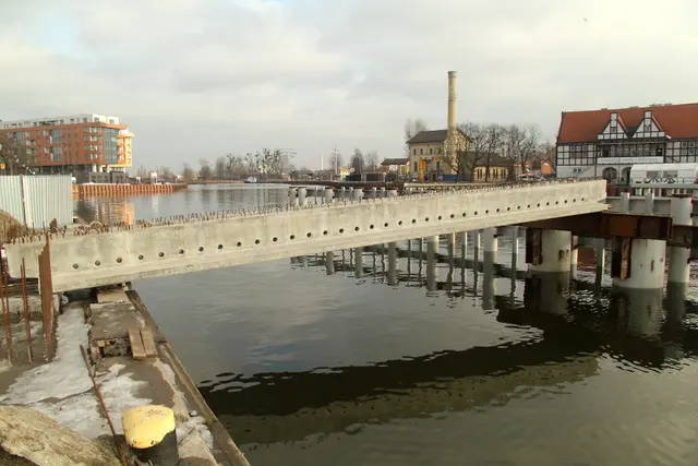 Kładka na Motławie – pierwsze przęsło gotowe