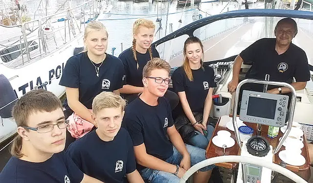 Młodzi żeglarze na pokładzie „Oceanny”