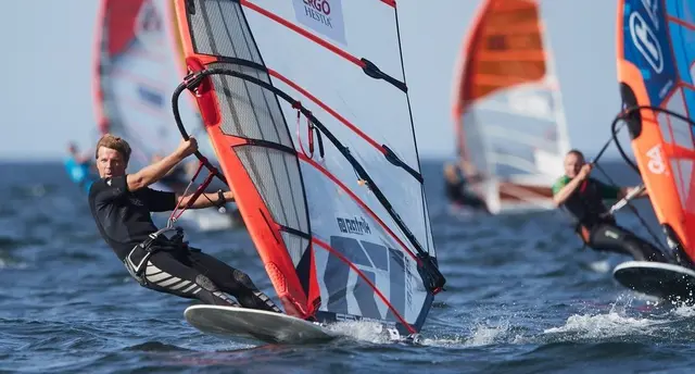 Wojtek Brzozowski liderem ERGO Hestia Formula Windsurfing European Championships
