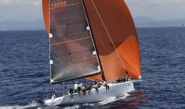 Usterka masztu „Selmy Racing” przed Rolex Fastnet Race 2017