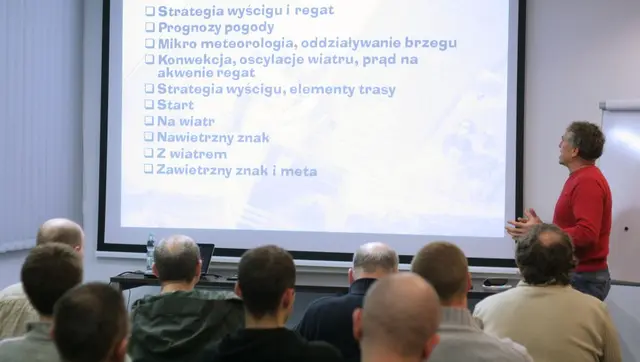 Szkolenie regatowe: przepisy a taktyka