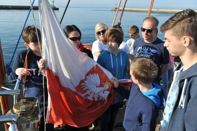 Do granic Niepodległej: Życie na „Zawiszy”