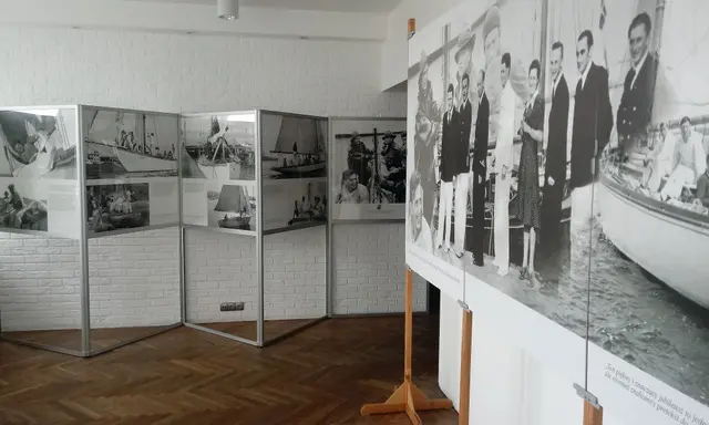Jacht Klub Morski Gryf na starej fotografii na 90-lecie