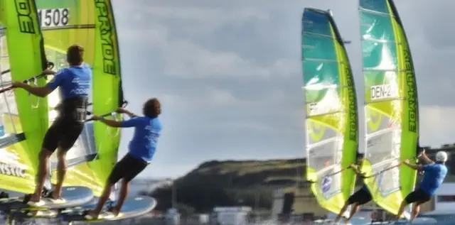 Mistrzostwa Europy Windsurf-Foil: 23 zawodników ściga się w Sopocie