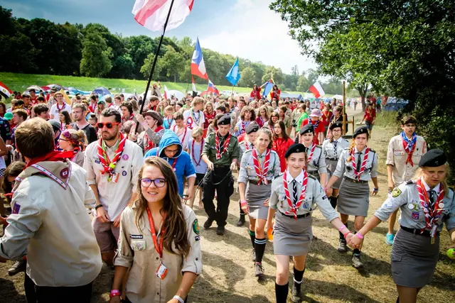Harcerski zlot na lądzie i na wodzie