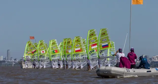 Młodzieżowe IO: dobry początek Oliwii Hłobuczek, windsurferzy w dziesiątce