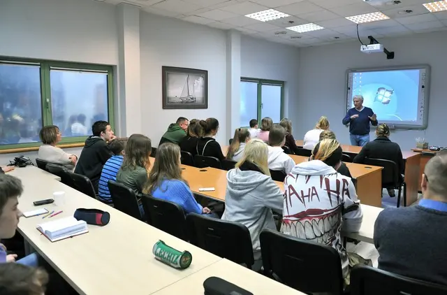 Zaczęły się zabawy nawigacyjne na mapie morskiej w PSŻiEM