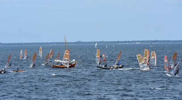 Młodzi windsurferzy ścigali się w Pucku