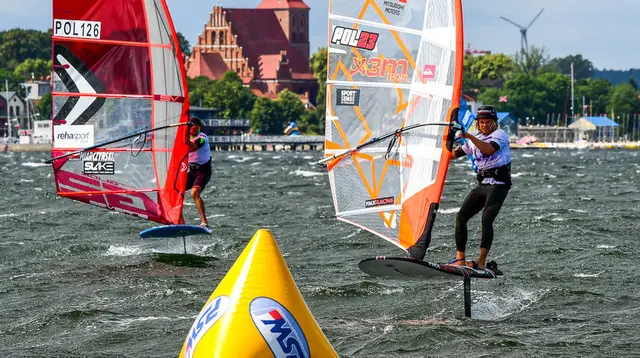 Maciej Rutkowski liderem MŚ w Formule Windsurfing Foil