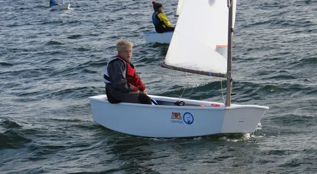 Zaproszenie na Otwarte Mistrzostwa Pomorza w klasach Optimist oraz l’Equipe