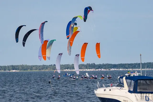 Jubileuszowa edycja zawodów kitesurfingowych na starcie