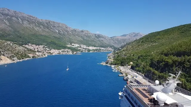 Gdzie na żagle na świecie – najlepsze miejsca na morzach i oceanach