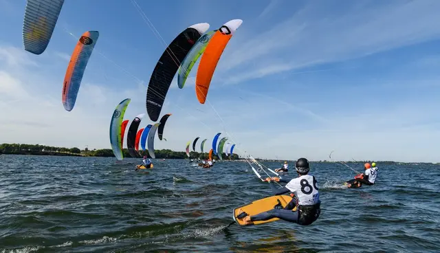 Pierwsze wyścigi w ramach Mistrzostw Europy w Kitesurfingu za nami