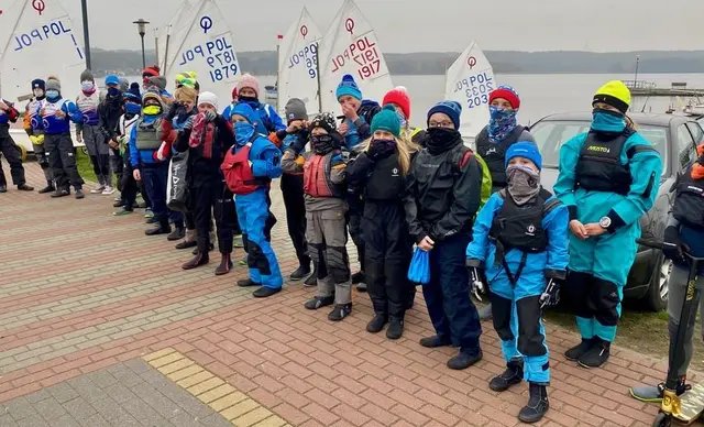 Klasa Optimist: Można siedzieć w domu i narzekać, a można pływać!