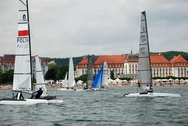 Katamarany w wyścigach na wodach Zatoki Gdańskiej