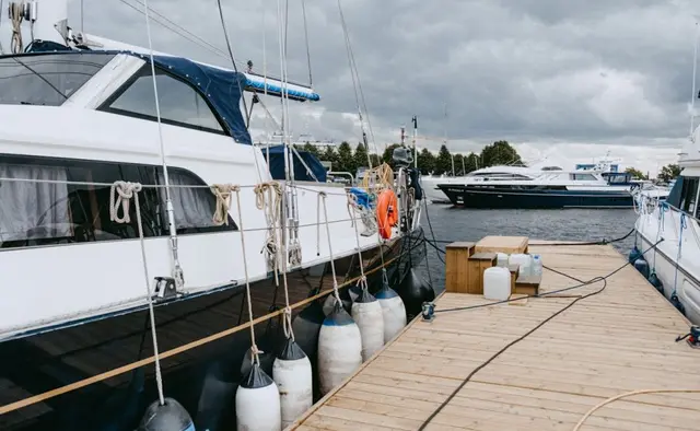 Co to jest antifouling i jaką farbę antyporostową wybrać?