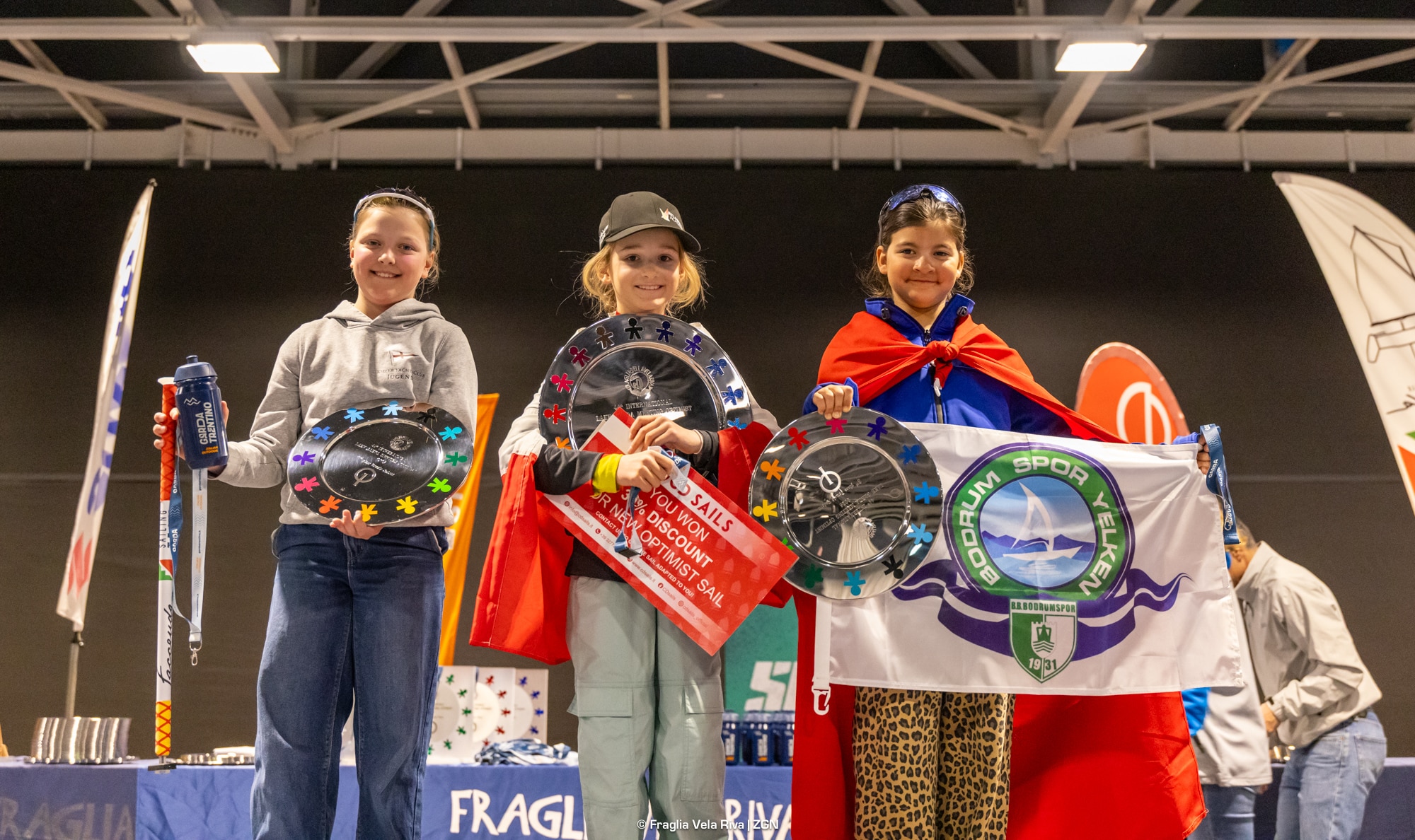 Julia Saj na podium Lake Garda Meeting Optimist 2026